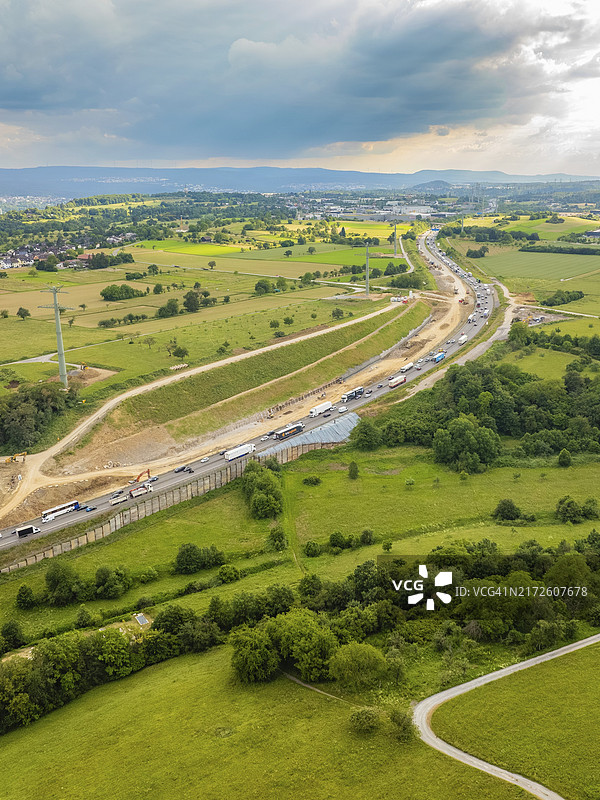 德国基塞尔布隆A8高速公路旁的建筑工地景色图片素材