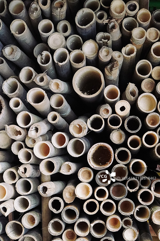 收割后堆叠的竹子图片素材