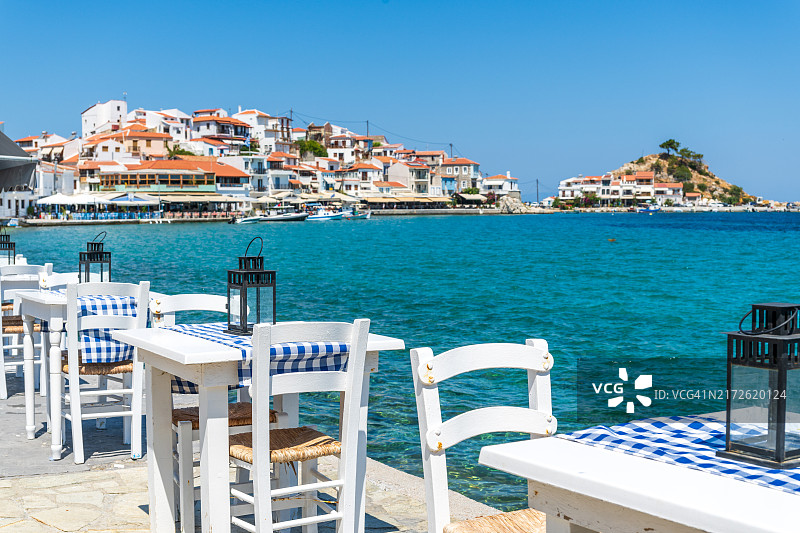希腊萨摩斯岛科卡里的户外餐厅图片素材