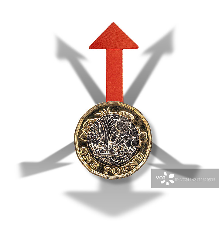 白色背景上的带方向箭头的英镑硬币图片素材