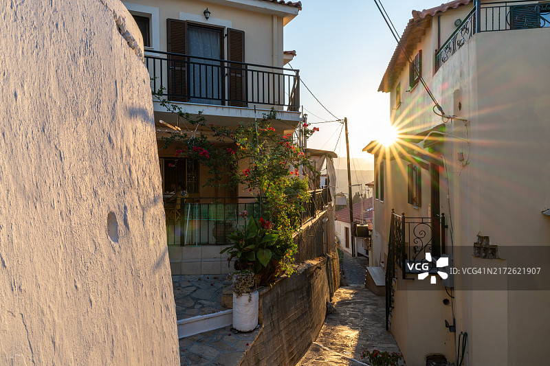 希腊萨摩斯古镇的阳光图片素材