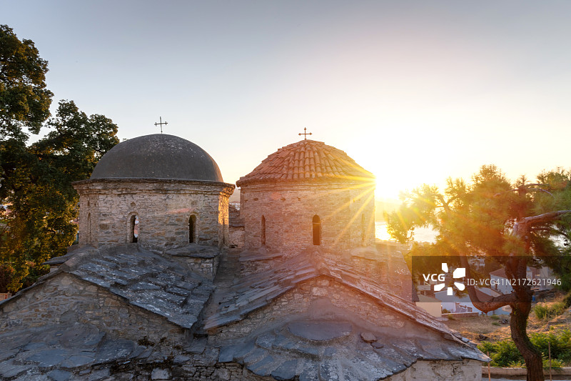 希腊东正教教堂与日落图片素材