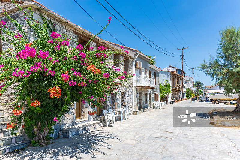希腊萨摩斯岛伊雷翁村街道图片素材