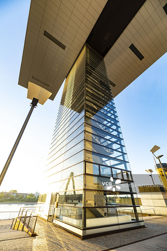 科隆莱茵auhafen起重机大厦的玻璃楼梯图片素材