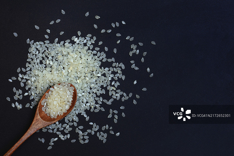 米饭、木勺中的白米图片素材