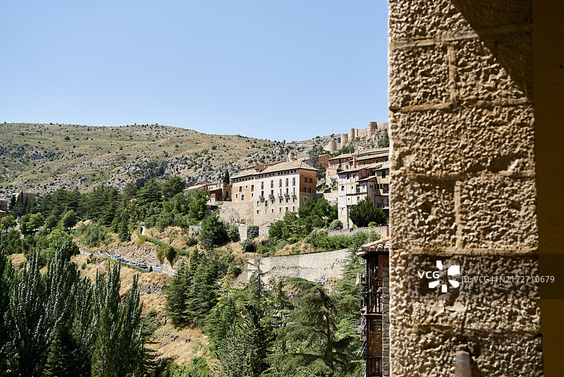 晴朗天空下的西班牙特鲁埃尔古老建筑照片图片素材