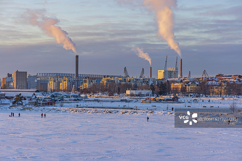 赫尔辛基海冰雪景城市天际线图片素材