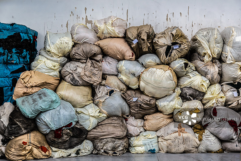 佛罗伦萨纺织厂的豪华面料仓库图片素材