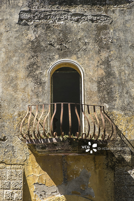 希腊罗德岛埃莱乌萨鬼镇遗址阳台图片素材