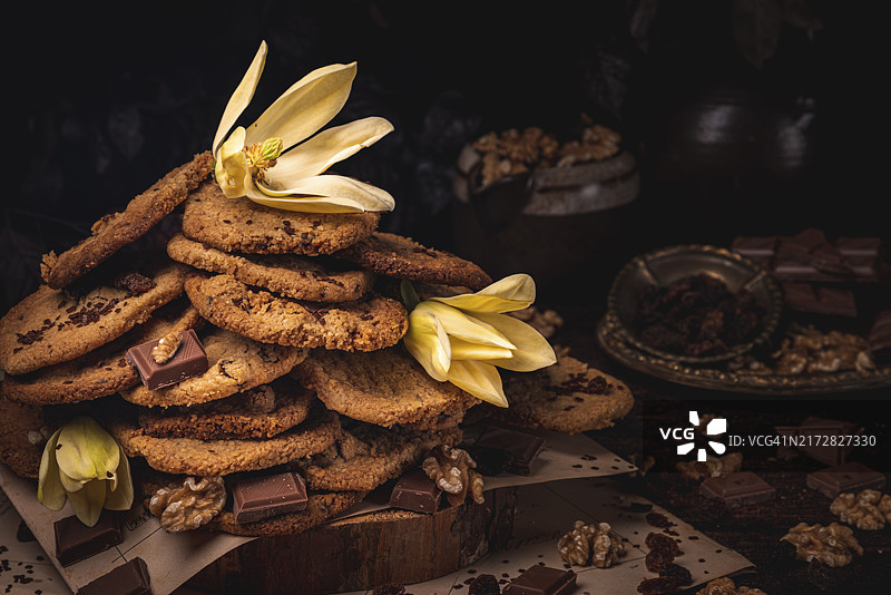 巧克力坚果饼干美食静物摄影图片素材