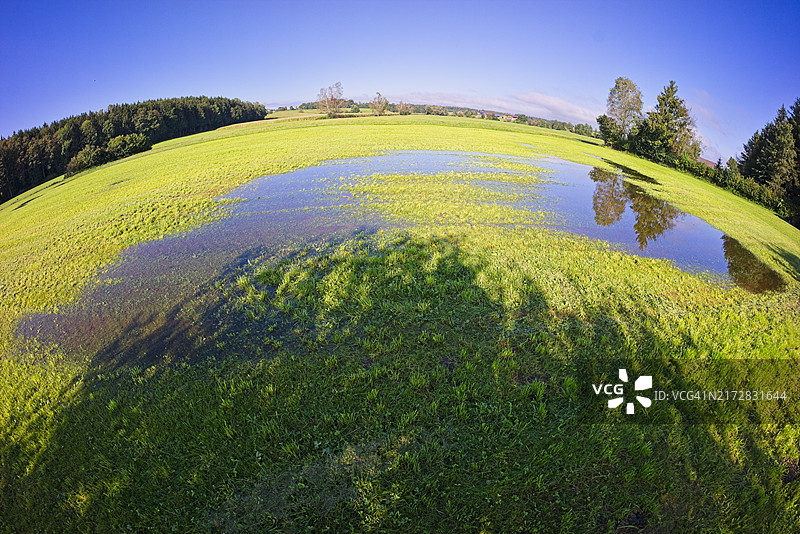 被洪水淹没的农田图片素材
