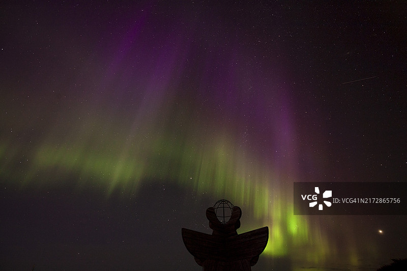 挪威北极圈中心的秋季北极光图片素材
