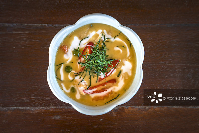 泰式帕能鸡肉鸡蛋面图片素材