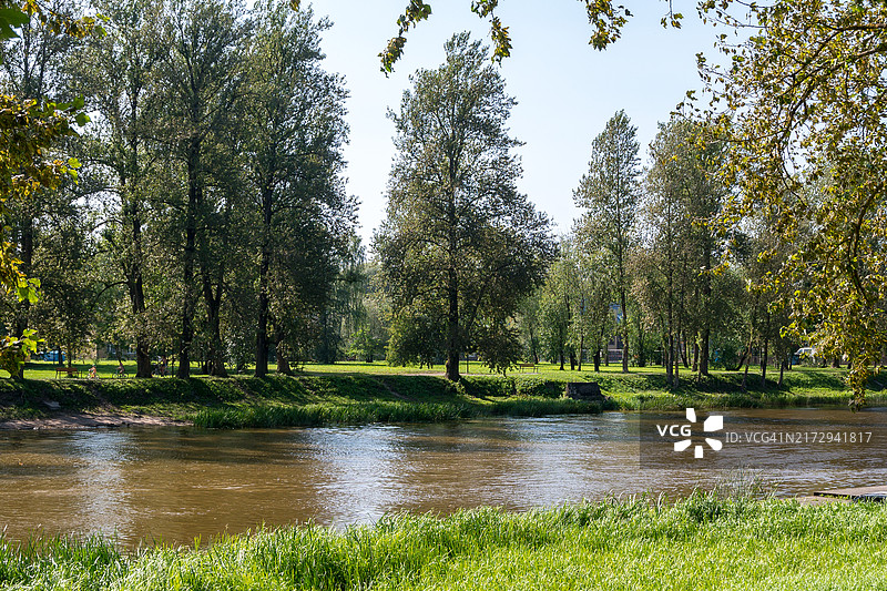 塔尔图的埃马约吉河风光（2024年欧洲文化之都）图片素材