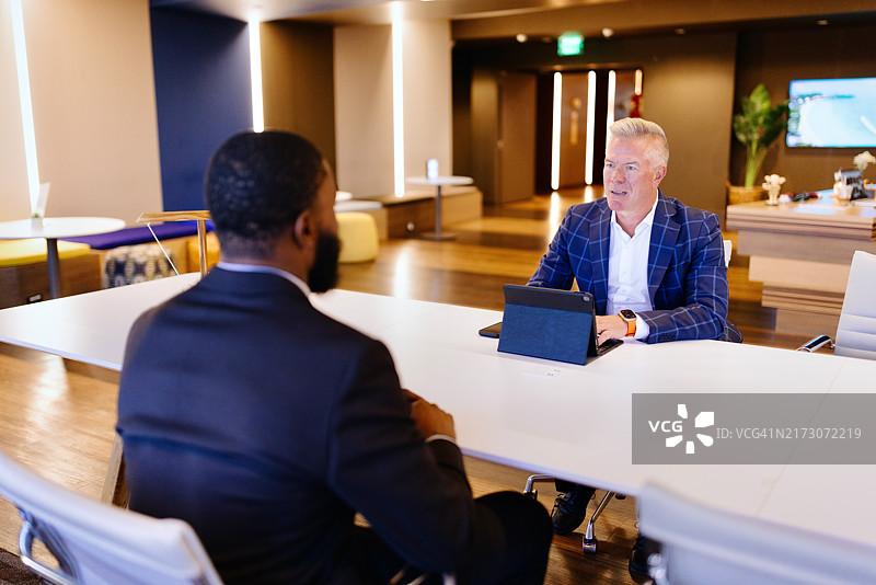 在现代公司面试的候选人图片素材