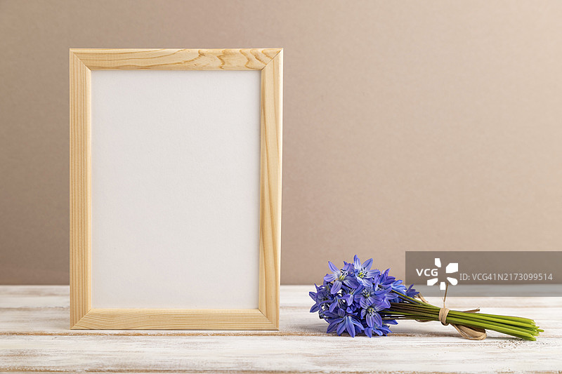 米色背景风铃草雪滴花木框图片素材