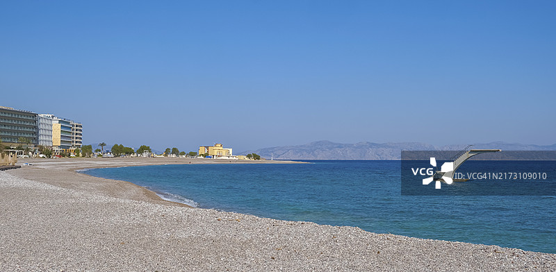 罗德岛埃利海滩及海上独立式跳水塔，希腊多德卡尼斯群岛，欧洲图片素材