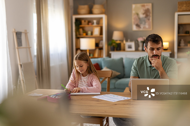 他们都在家工作图片素材