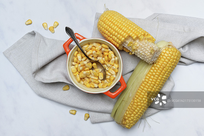 新鲜玉米粒和玉米棒图片素材