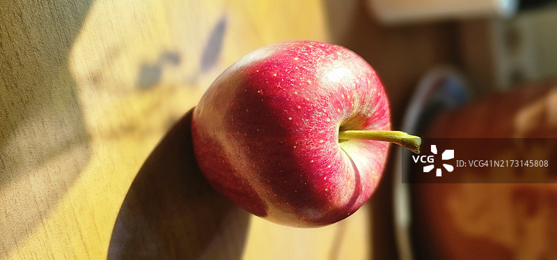 桌子上的苹果图片素材