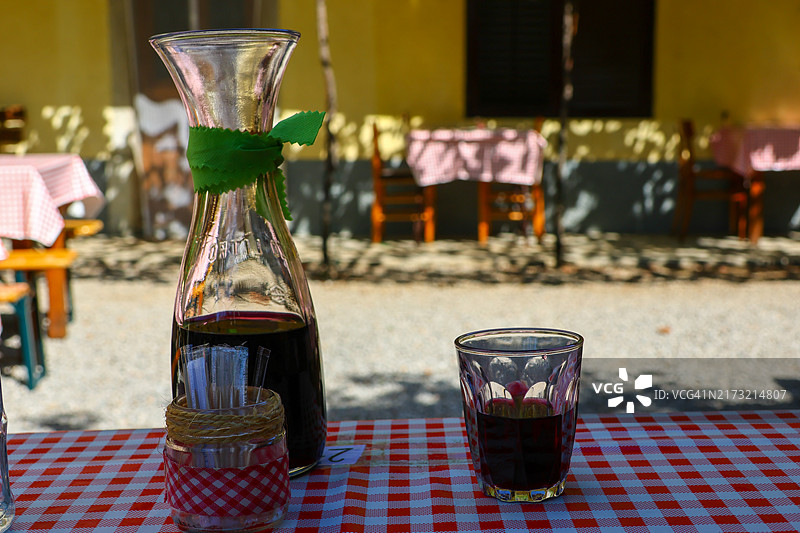 桌子上的饮料特写图片素材