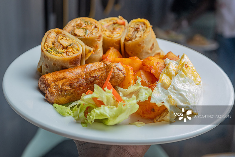 盘子里的食物特写图片素材