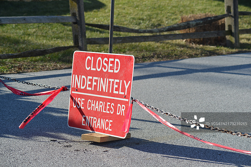 关闭的道路图片素材