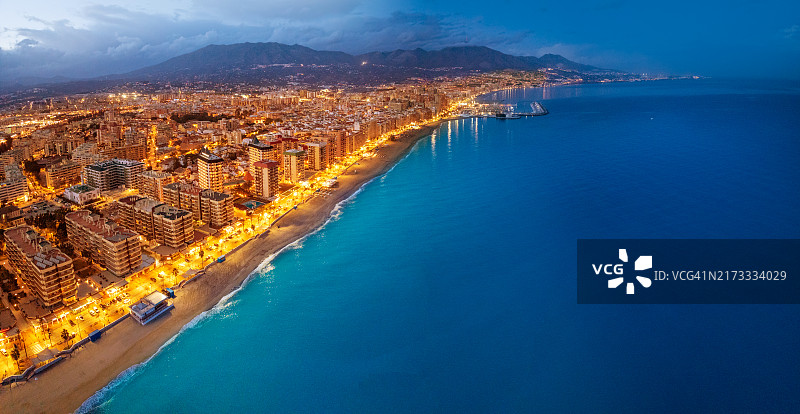 马拉加丰希罗拉海滩日落，安达卢西亚地中海太阳海岸，西班牙图片素材