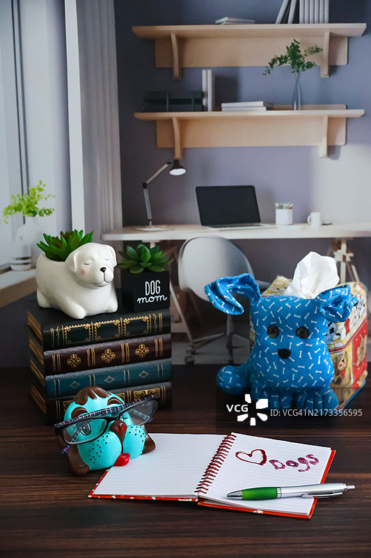 爱狗人士的办公室图片素材