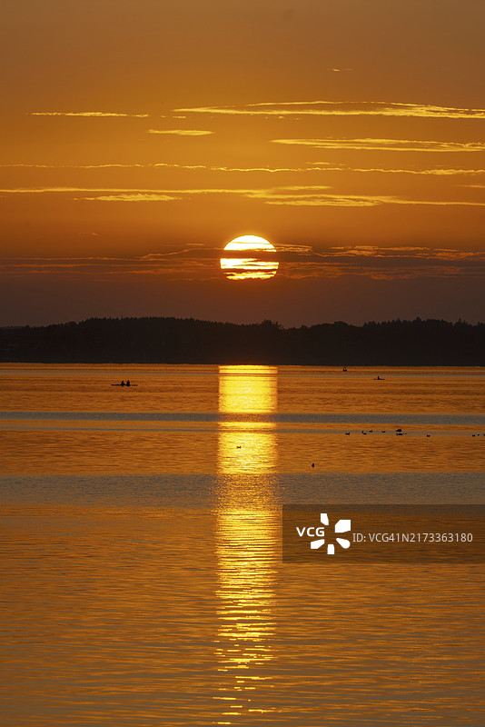 德国巴伐利亚州基明附近基姆湖的日落图片素材
