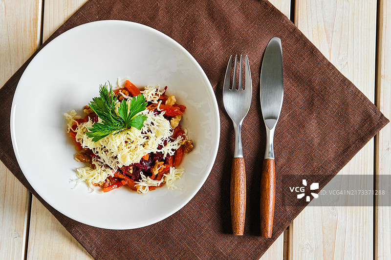 甜菜根沙拉桌图片素材