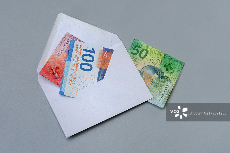 装有瑞士纸币的信封，礼金，象征照片图片素材