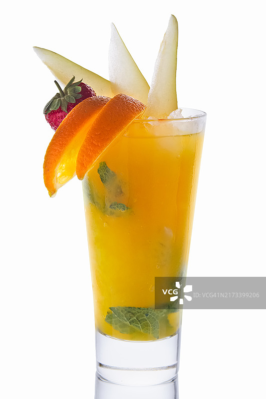 新鲜橙子和梨汁鸡尾酒图片素材
