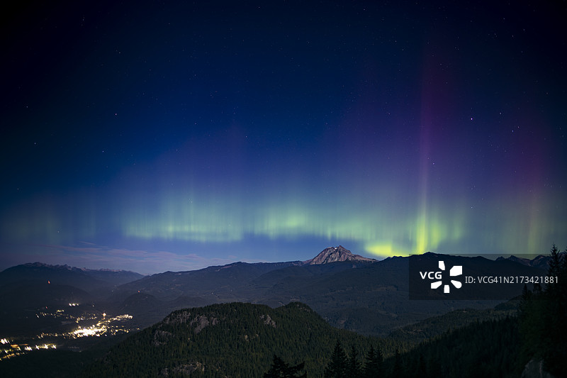 不列颠哥伦比亚省斯阔米什的北极光图片素材