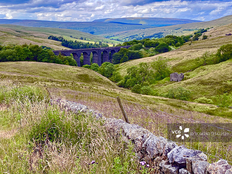英国坎布里亚郡的阿滕吉尔高架桥图片素材