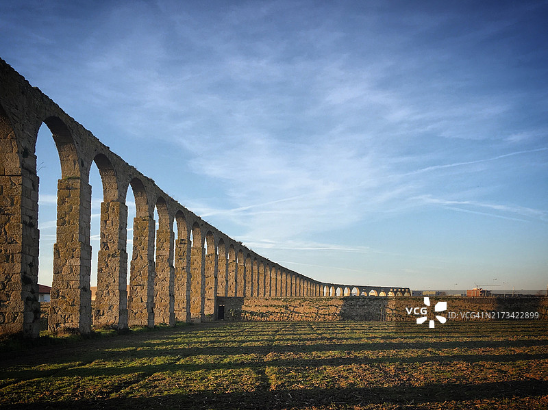 葡萄牙Vila do Conde附近乡村的古老渡槽，2019年1月图片素材