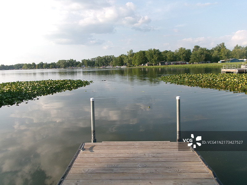 印第安纳州哥伦比亚市的湖泊风光图片素材