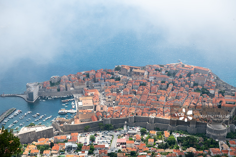 克罗地亚杜布罗夫尼克海滨城镇景观高角度视图图片素材