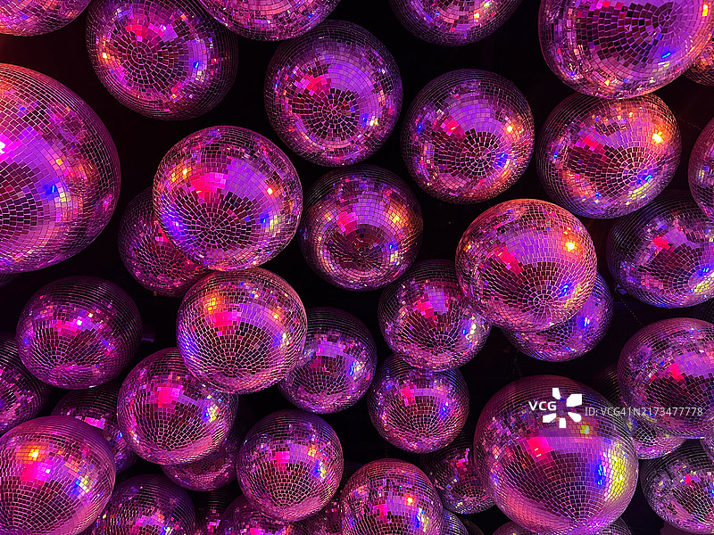 天花板上的迪斯科球图片素材