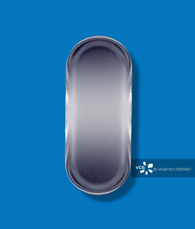 蓝色背景上的银锭图片素材