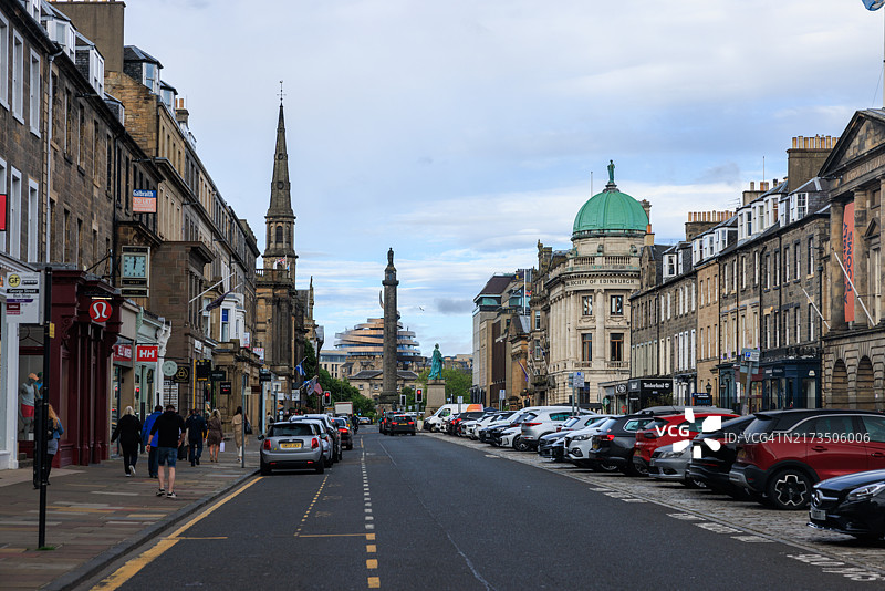 英国爱丁堡乔治街街景图片素材