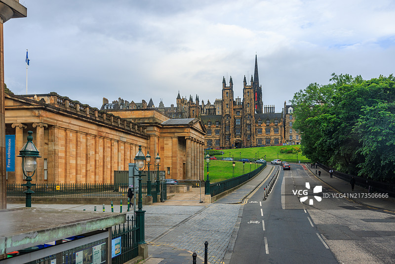 爱丁堡，英国，山丘对面的作家博物馆街景图片素材