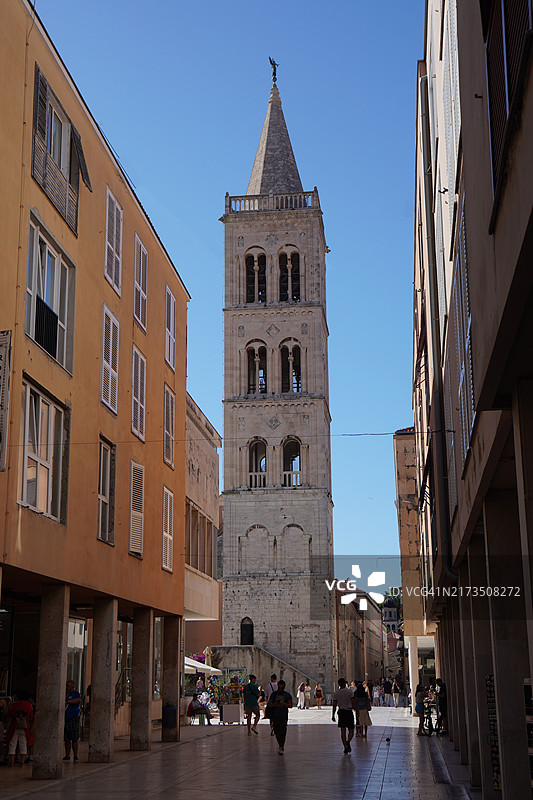 克罗地亚扎达尔大教堂历史悠久的钟楼，夏季图片素材