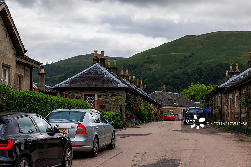 苏格兰洛蒙德湖周围的中世纪房屋图片素材