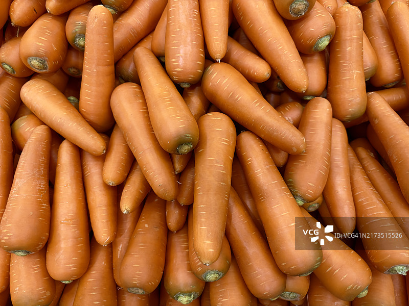 新鲜有机胡萝卜堆，整齐堆叠 - 泰国曼谷图片素材
