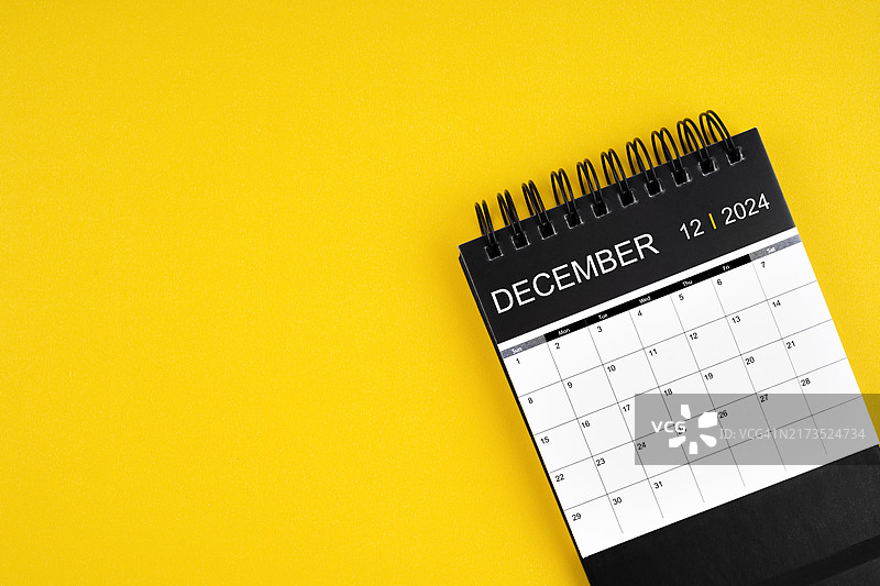 2024年12月黄色桌面日历，带文案空间图片素材