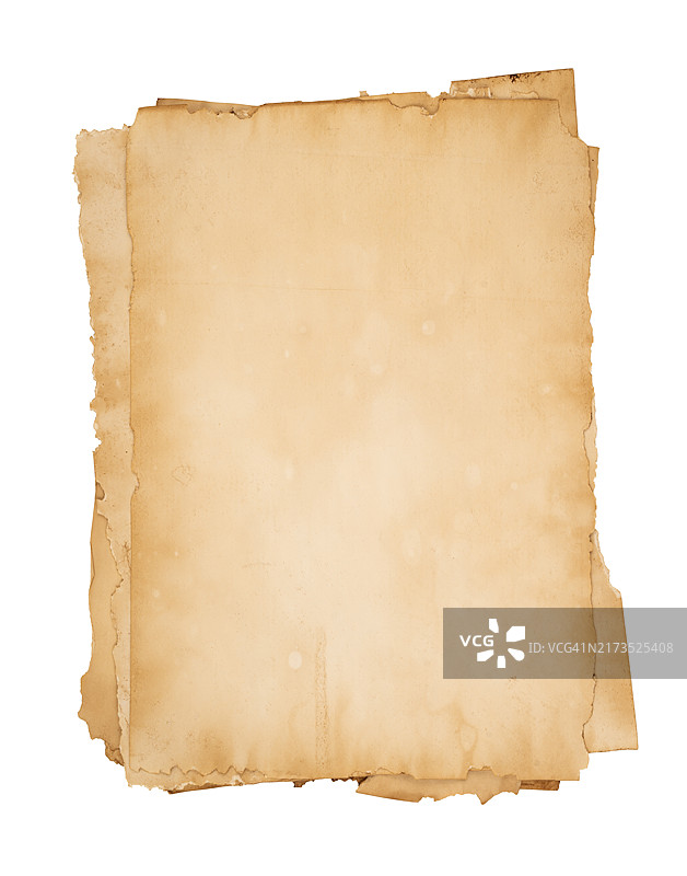 白色背景上的旧棕色纸堆，带裁剪路径图片素材