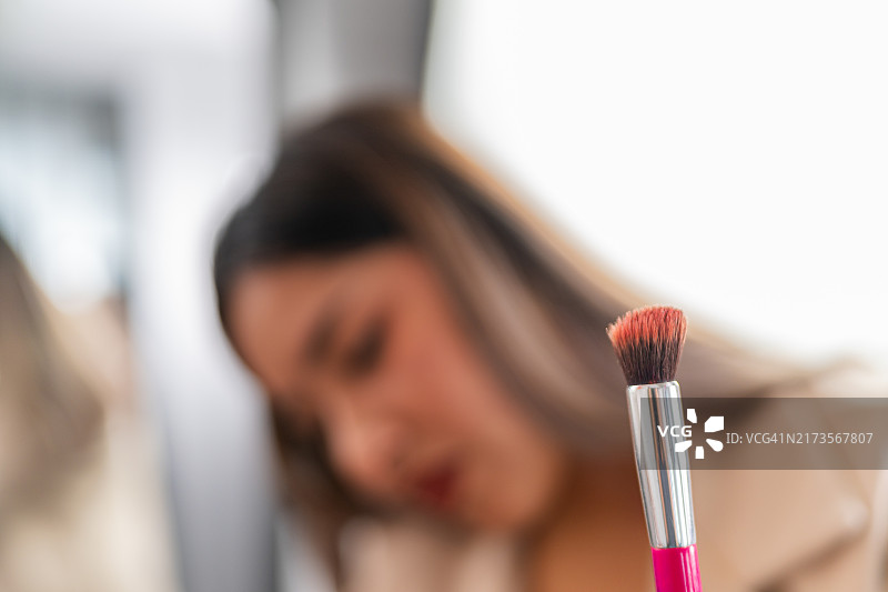 化妆师使用细刷图片素材