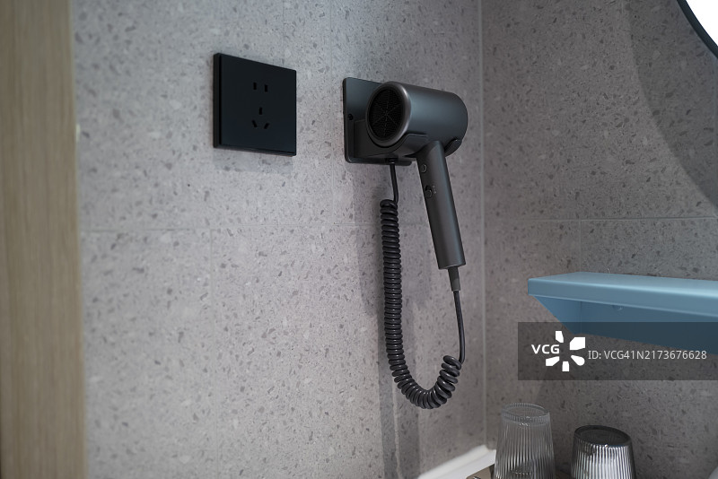 浴室里的吹风机图片素材