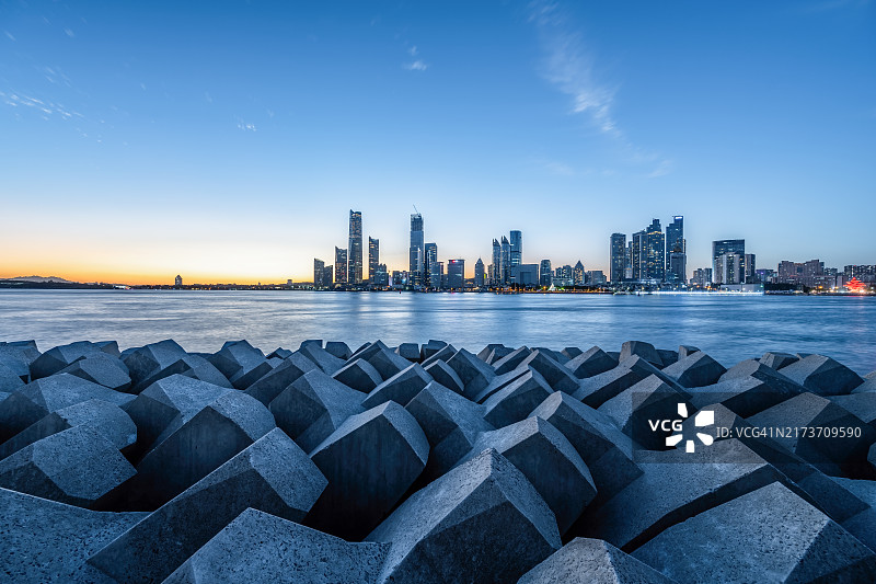 青岛城市黄昏天际线图片素材